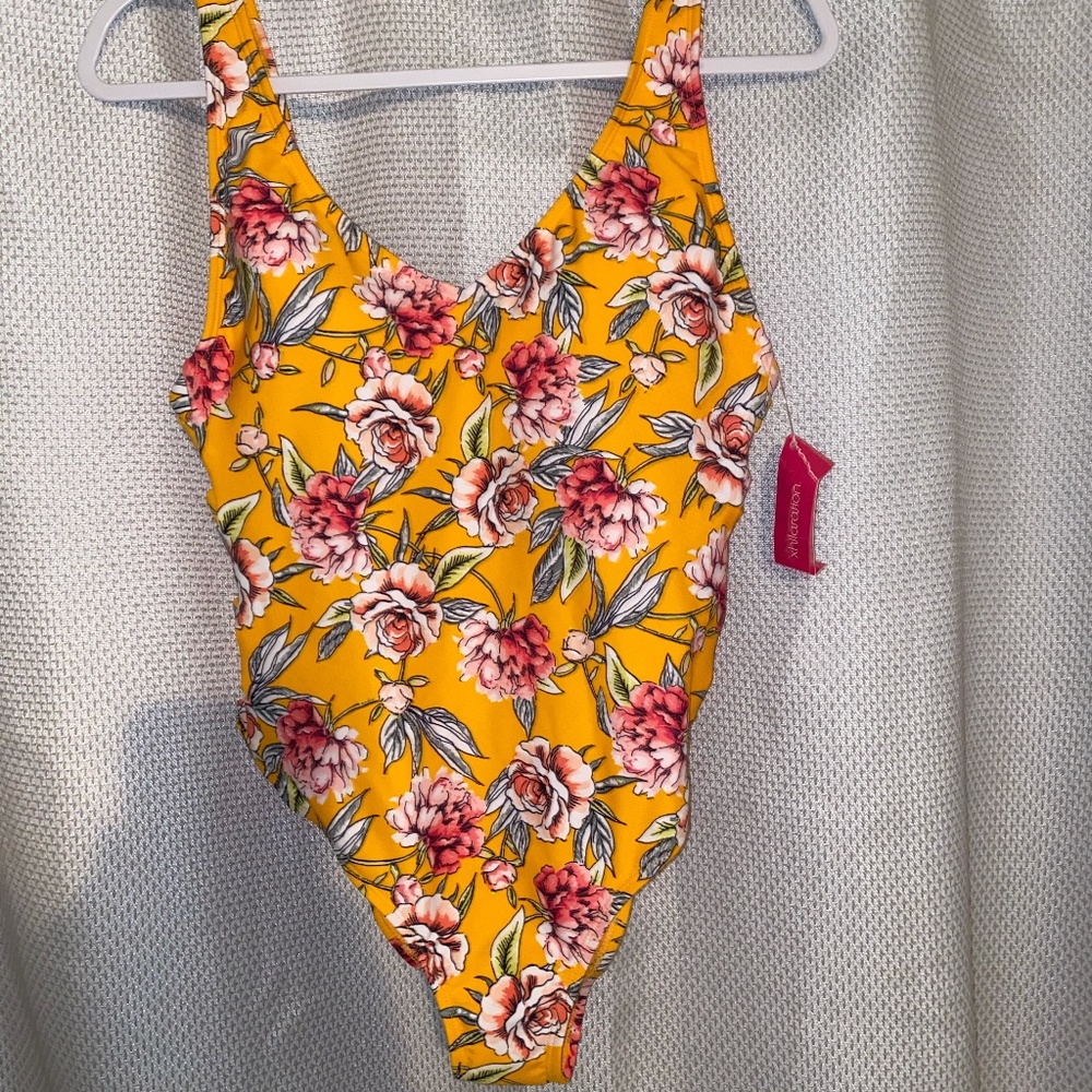 One-piece bathing suit